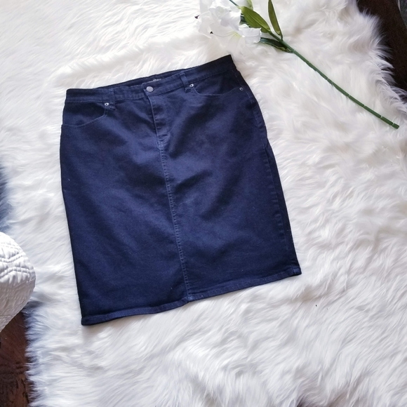 Banana Republic Dresses & Skirts - Banana Republic Jean Skirt, Size 14